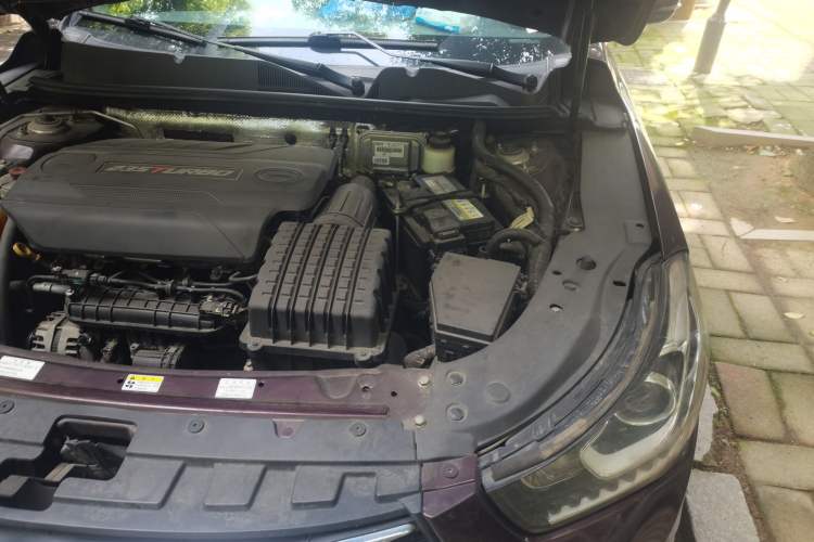 Used GAC Trumpchi GA6 2016 235T DCT Elite Edition Engine Bay Left