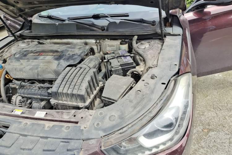Used GAC Trumpchi GA6 2016 235T DCT Luxury Edition Engine Bay Left