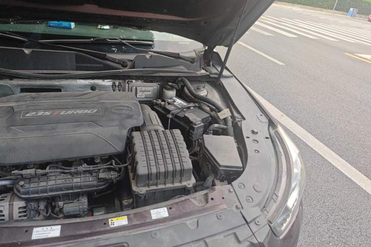 Used GAC Trumpchi GA6 2016 235T DCT Elite Edition Engine Bay Left