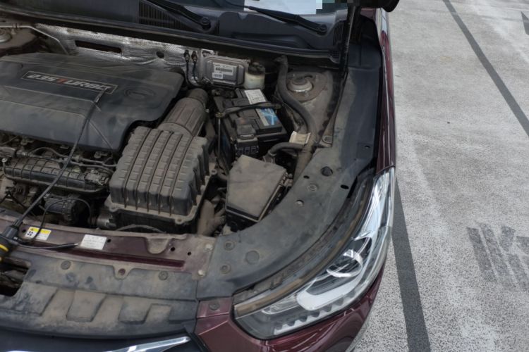 Used GAC Trumpchi GA6 2016 235T DCT Elite Edition Engine Bay Left