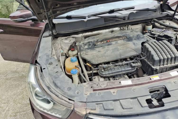 Used GAC Trumpchi GA6 2016 235T DCT Luxury Edition Engine Bay Right