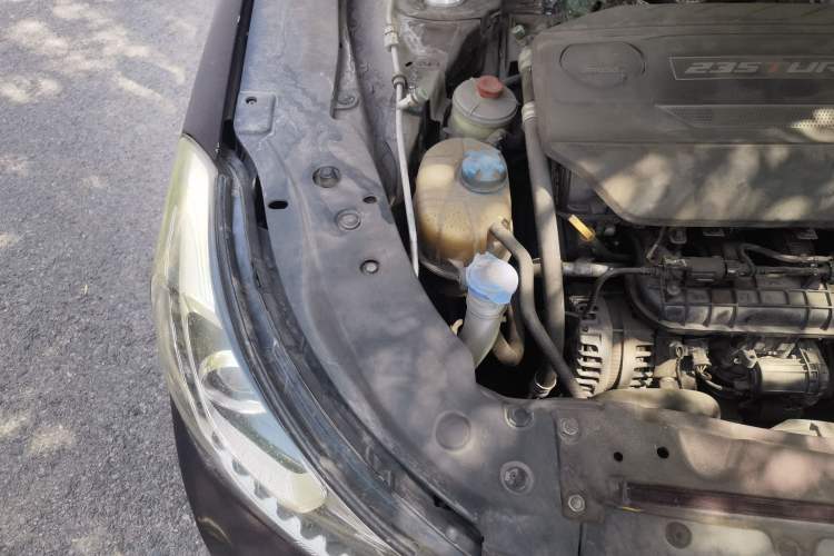Used GAC Trumpchi GA6 2016 235T Manual Comfort Edition Engine Bay Right