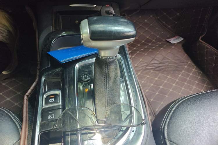 Used GAC Trumpchi GA6 2016 235T DCT Elite Edition Gear Lever