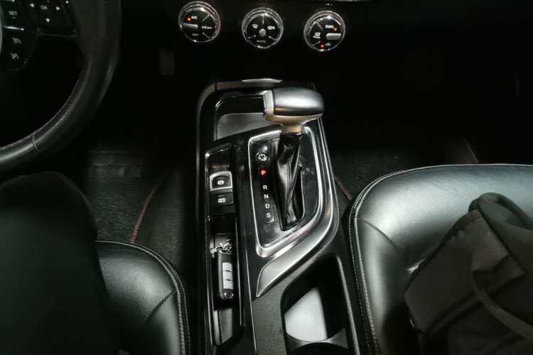 Used GAC Trumpchi GA6 2016 235T DCT Luxury Edition Gear Lever