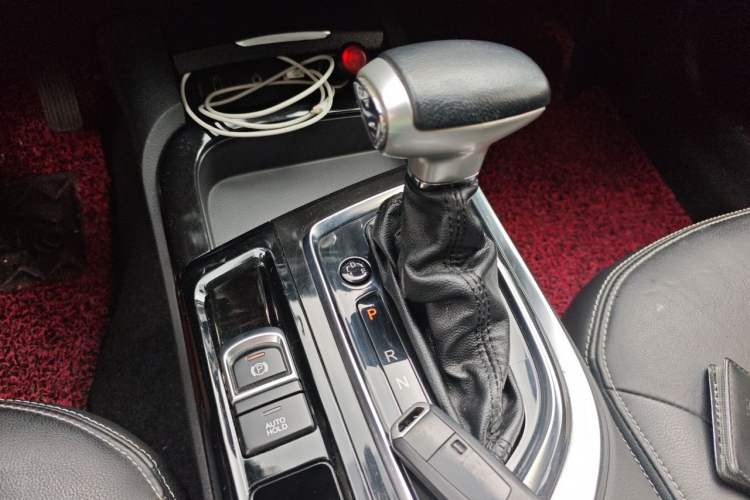 Used GAC Trumpchi GA6 2016 235T DCT Luxury Edition Gear Lever