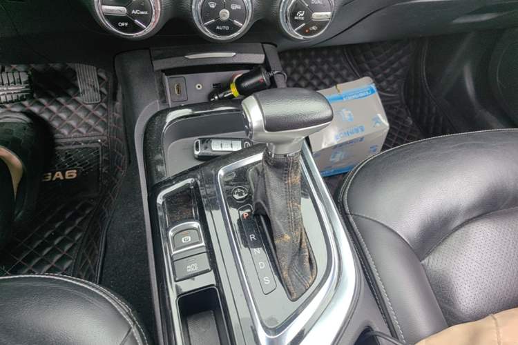 Used GAC Trumpchi GA6 2016 235T DCT Luxury Edition Gear Lever