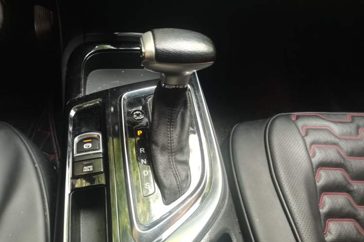 Used GAC Trumpchi GA6 2016 235T DCT Elite Edition Gear Lever