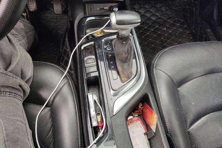 Used GAC Trumpchi GA6 2016 235T DCT Luxury Edition Gear Lever