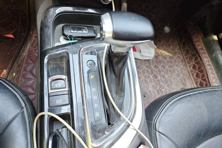 Used GAC Trumpchi GA6 2016 235T DCT Elite Edition Gear Lever