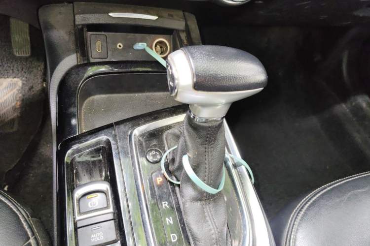 Used GAC Trumpchi GA6 2016 235T DCT Luxury Edition Gear Lever