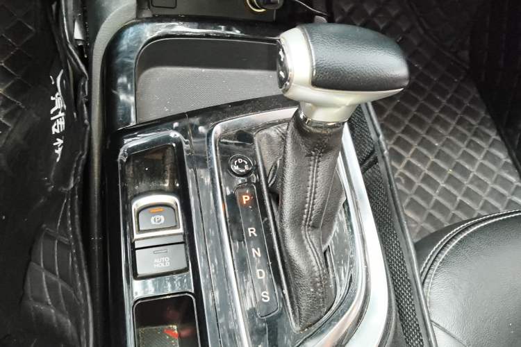 Used GAC Trumpchi GA6 2016 235T DCT Luxury Edition Gear Lever