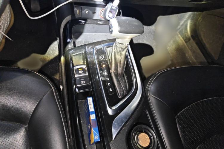 Used GAC Trumpchi GA6 2016 235T DCT Luxury Edition Gear Lever