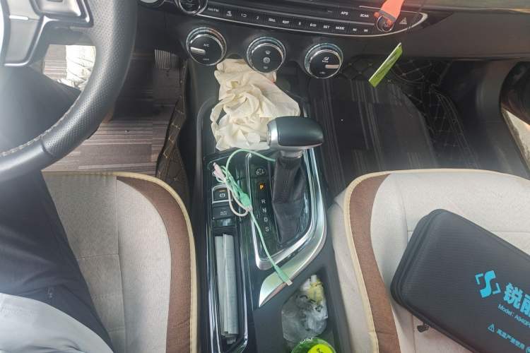 Used GAC Trumpchi GA6 2016 235T DCT Elite Edition Gear Lever