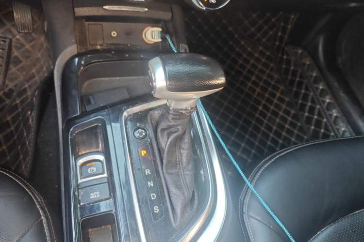 Used GAC Trumpchi GA6 2016 235T DCT Elite Edition Gear Lever