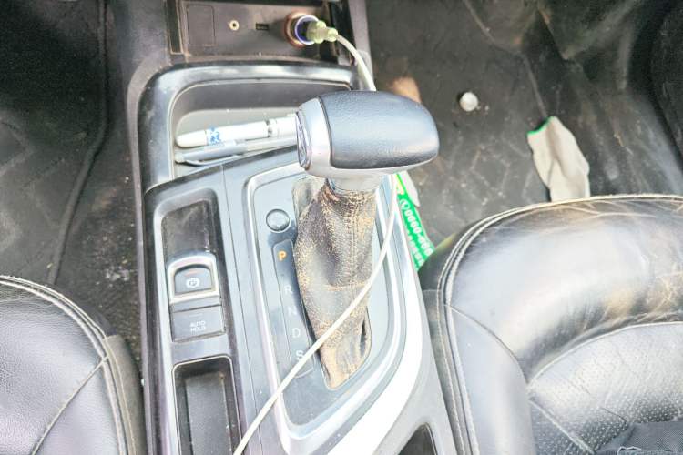 Used GAC Trumpchi GA6 2016 235T DCT Elite Edition Gear Lever