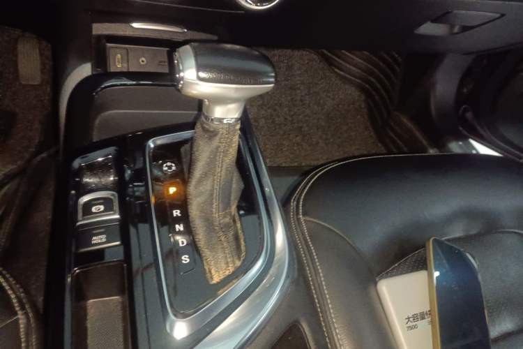 Used GAC Trumpchi GA6 2016 235T DCT Luxury Edition Gear Lever