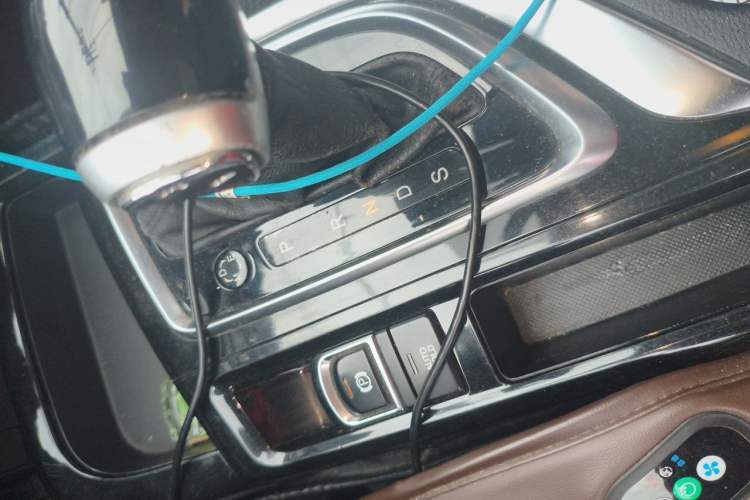 Used GAC Trumpchi GA6 2016 235T DCT Elite Edition Gear Lever