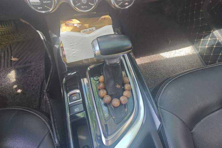 Used GAC Trumpchi GA6 2016 235T DCT Luxury Edition Gear Lever