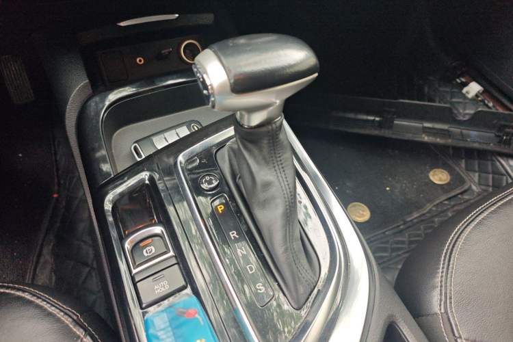 Used GAC Trumpchi GA6 2016 235T DCT Elite Edition Gear Lever