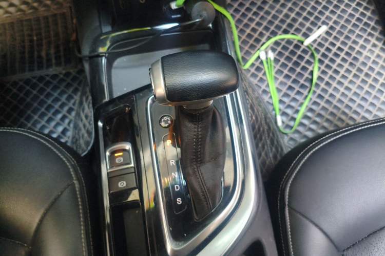 Used GAC Trumpchi GA6 2016 235T DCT Luxury Edition Gear Lever