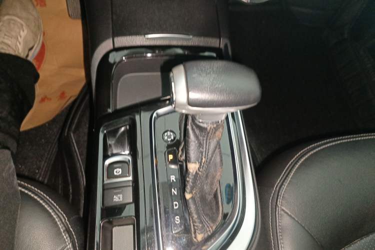 Used GAC Trumpchi GA6 2016 235T DCT Luxury Edition Gear Lever