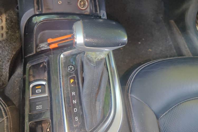 Used GAC Trumpchi GA6 2016 235T DCT Elite Edition Gear Lever
