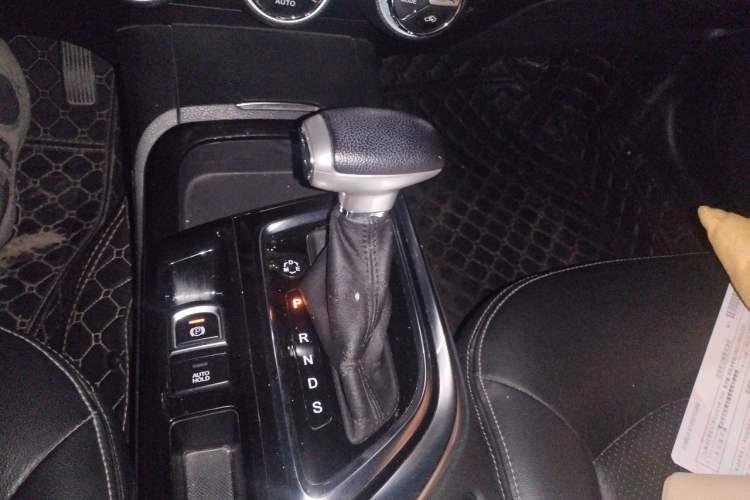 Used GAC Trumpchi GA6 2016 235T DCT Luxury Edition Gear Lever