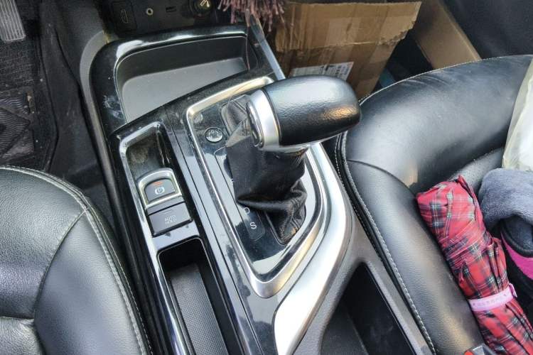 Used GAC Trumpchi GA6 2016 235T DCT Luxury Edition Gear Lever
