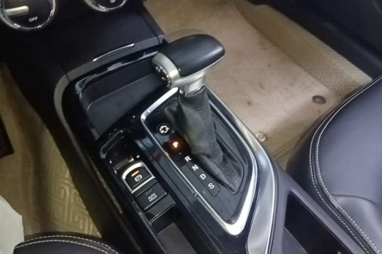 Used GAC Trumpchi GA6 2016 235T DCT Elite Edition Gear Lever