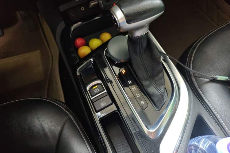 Used GAC Trumpchi GA6 2016 235T DCT Luxury Edition Gear Lever