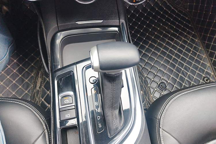 Used GAC Trumpchi GA6 2016 235T DCT Luxury Edition Gear Lever