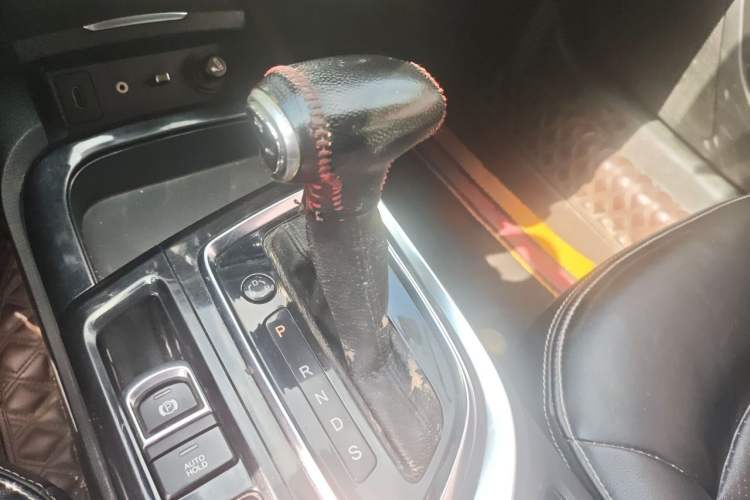 Used GAC Trumpchi GA6 2016 235T DCT Luxury Edition Gear Lever