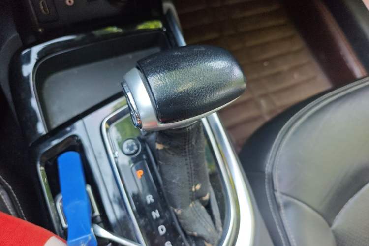 Used GAC Trumpchi GA6 2016 235T DCT Luxury Edition Gear Lever