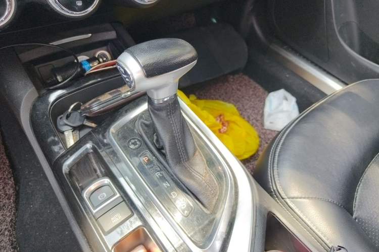 Used GAC Trumpchi GA6 2016 235T DCT Elite Edition Gear Lever