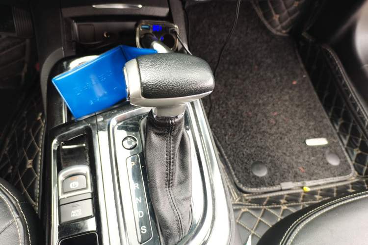 Used GAC Trumpchi GA6 2016 235T DCT Elite Edition Gear Lever