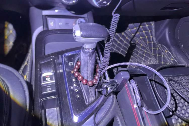 Used GAC Trumpchi GA6 2016 235T DCT Luxury Edition Gear Lever