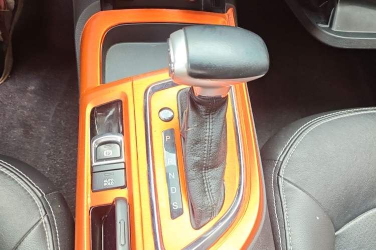 Used GAC Trumpchi GA6 2016 235T DCT Elite Edition Gear Lever