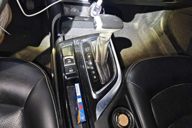 Used GAC Trumpchi GA6 2016 235T DCT Luxury Edition Gear Lever