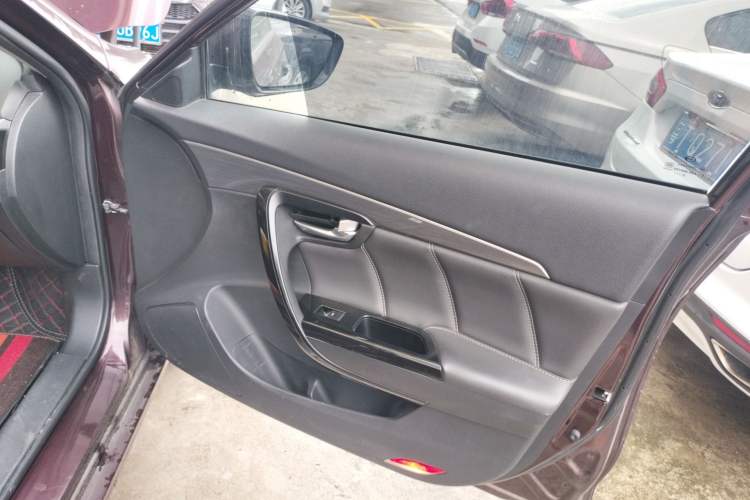 Used GAC Trumpchi GA6 2016 235T DCT Elite Edition Interior 5