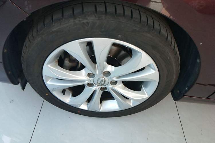 Used GAC Trumpchi GA6 2016 235T DCT Elite Edition Left Front Wheel Hub