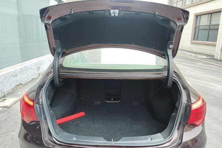 Used GAC Trumpchi GA6 2016 235T Manual Elite Edition Trunk