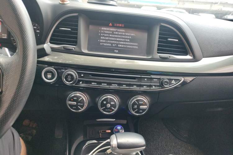Used GAC Trumpchi GA6 2016 235T DCT Luxury Edition Audio And AC Panel