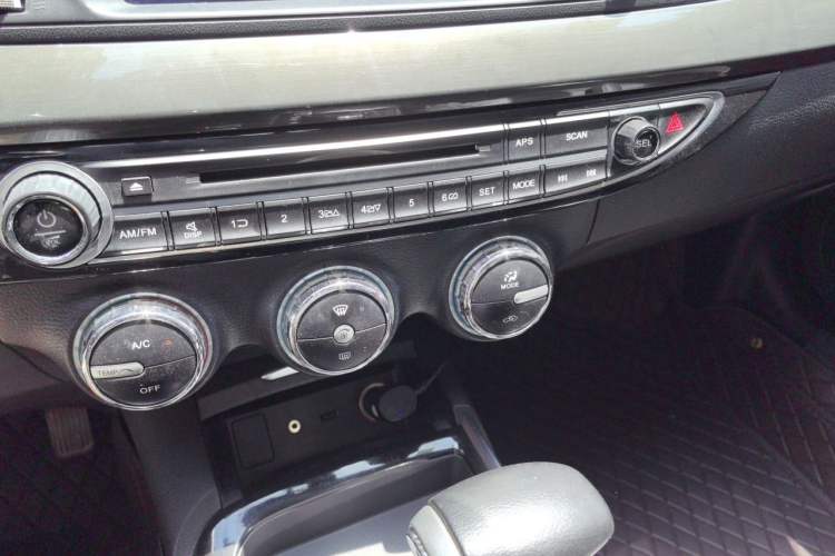 Used GAC Trumpchi GA6 2016 235T DCT Elite Edition Audio And AC Panel