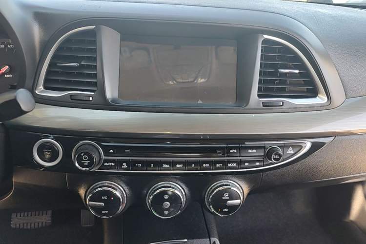 Used GAC Trumpchi GA6 2016 235T DCT Elite Edition Audio And AC Panel