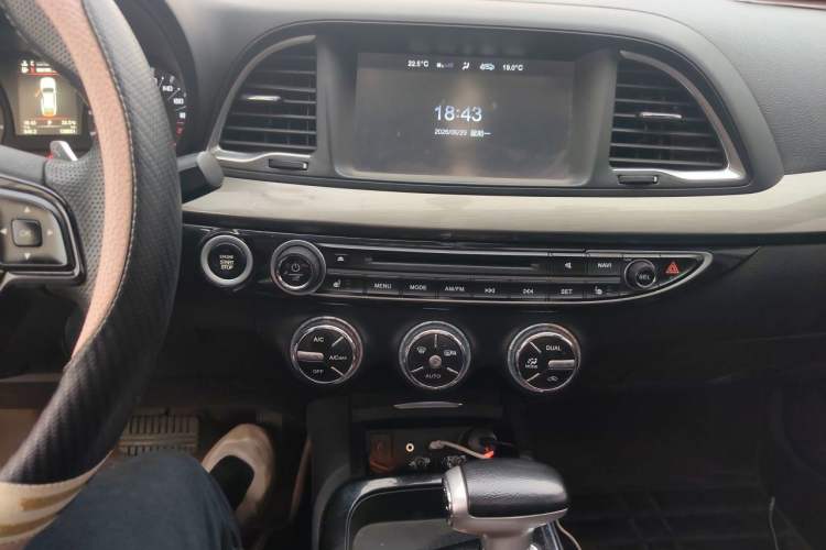 Used GAC Trumpchi GA6 2016 235T DCT Luxury Edition Audio And AC Panel