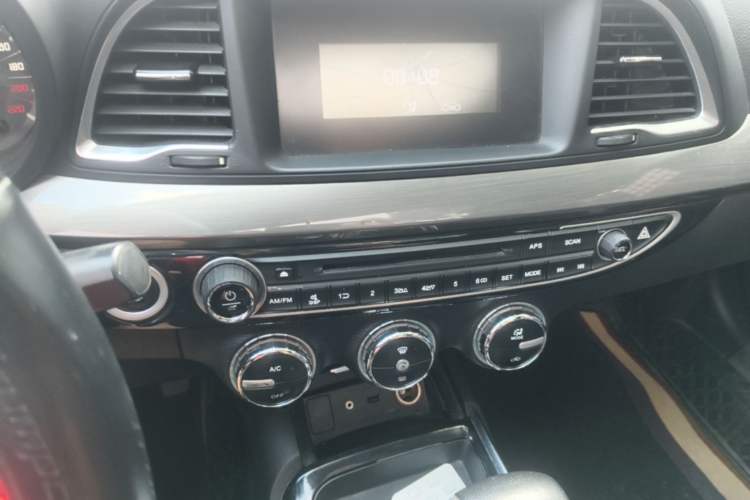 Used GAC Trumpchi GA6 2016 235T DCT Elite Edition Audio And AC Panel