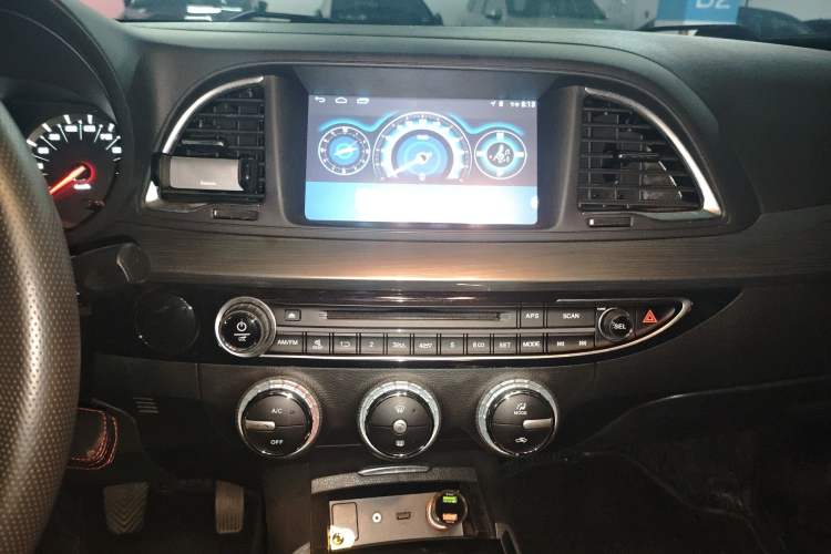 Used GAC Trumpchi GA6 2016 235T Manual Elite Edition Audio And AC Panel