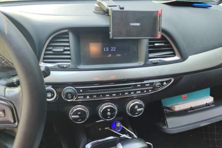 Used GAC Trumpchi GA6 2016 235T DCT Elite Edition Audio And AC Panel