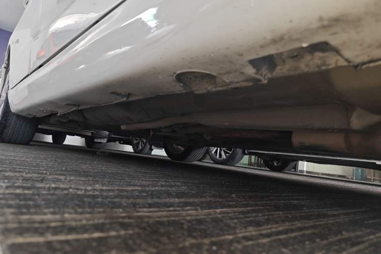 Used GAC Trumpchi GA6 2016 235T DCT Elite Edition Chassis Front Right