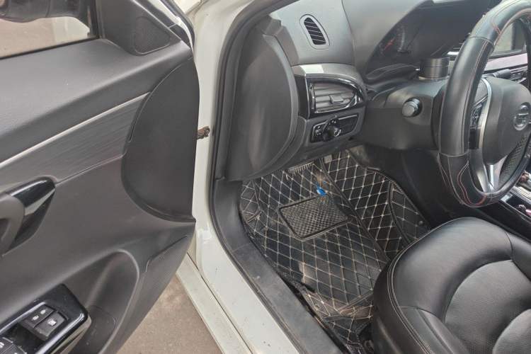 Used GAC Trumpchi GA6 2016 235T DCT Elite Edition Driver Seat